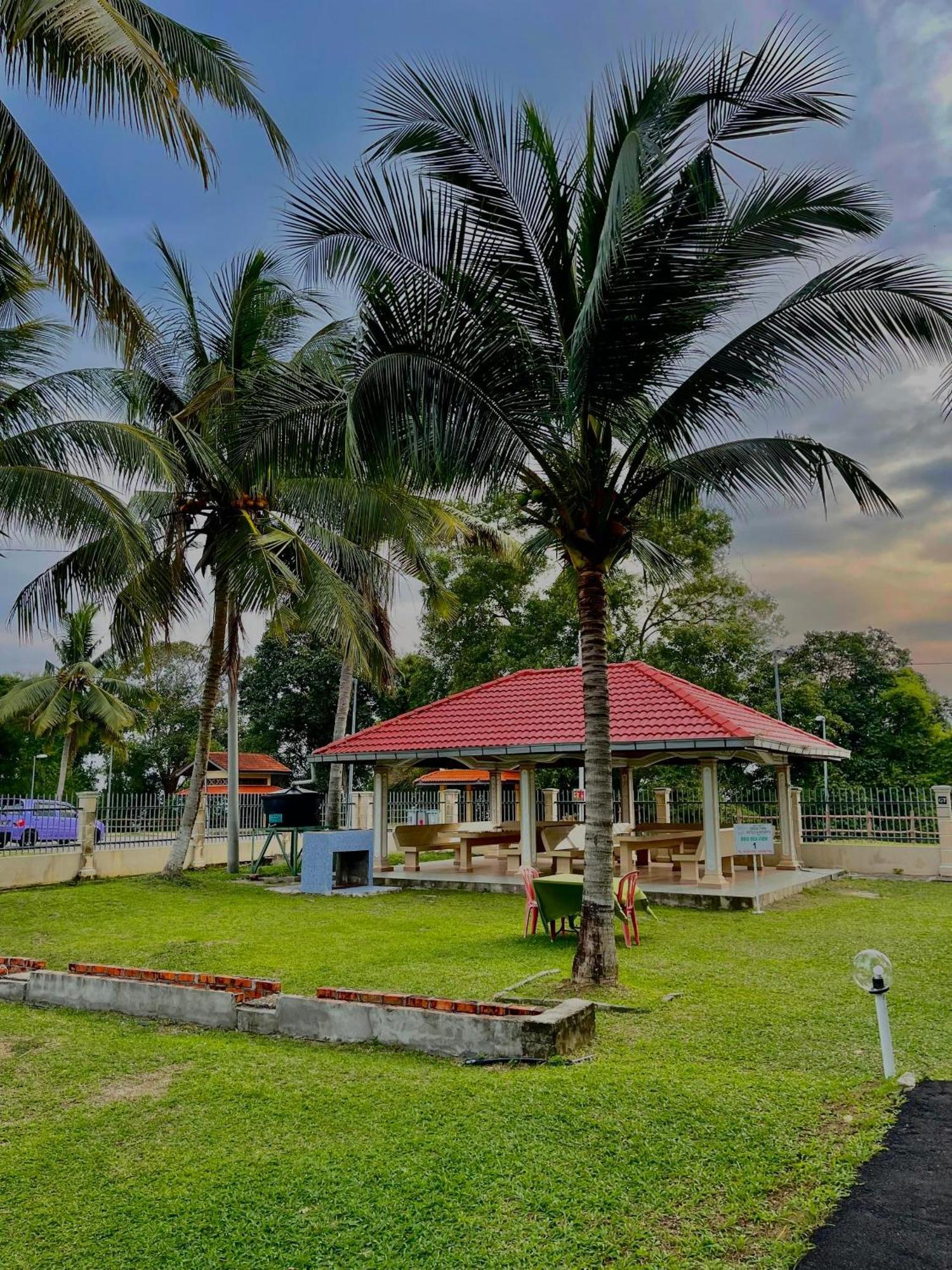 Green Town Hotel And Resort Port Dickson Exterior photo
